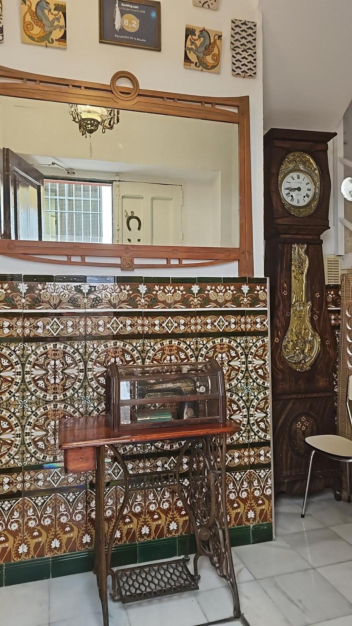 Recuerdos De La Abuela Apartment Seville Luaran gambar